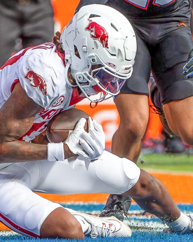 Razorbacks wide receiver Tyrone Broden catches game-winning touchdown in overtime against Florida